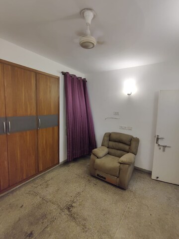Living Room in 3 BHK Apartment at Udhay Giri, Sector 34 – for Rent
