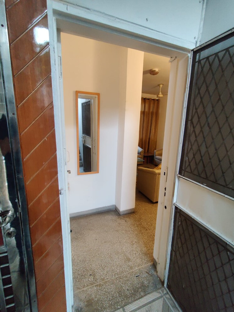 Living Room, udhay-giri 3 Bedroom 1450 Sq.Ft. Apartment In Sector 34 Noida 9103426