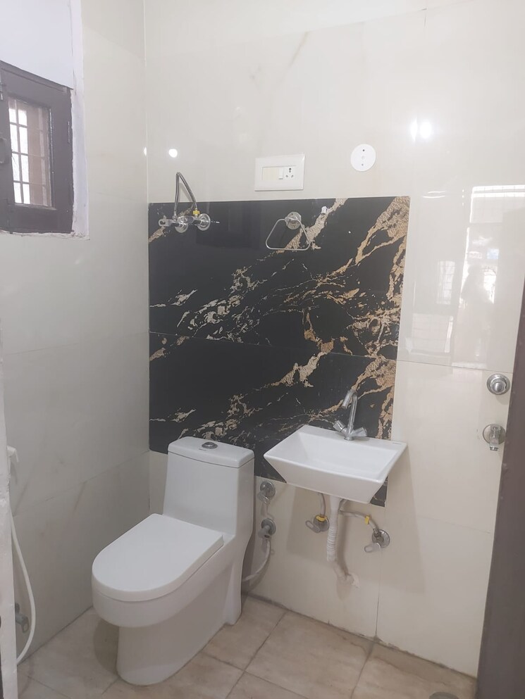 Attached Bathroom, ashoka enclave 3 Bedroom 1800 Sq.Ft. Builder Floor In Ashoka Enclave Faridabad 9103458