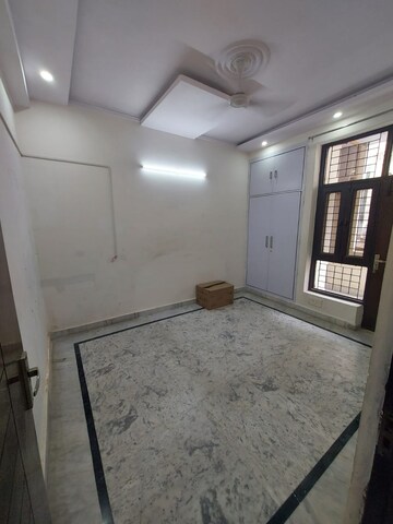 Room in 3 BHK Builder Floor at Ashoka Enclave – for Rent