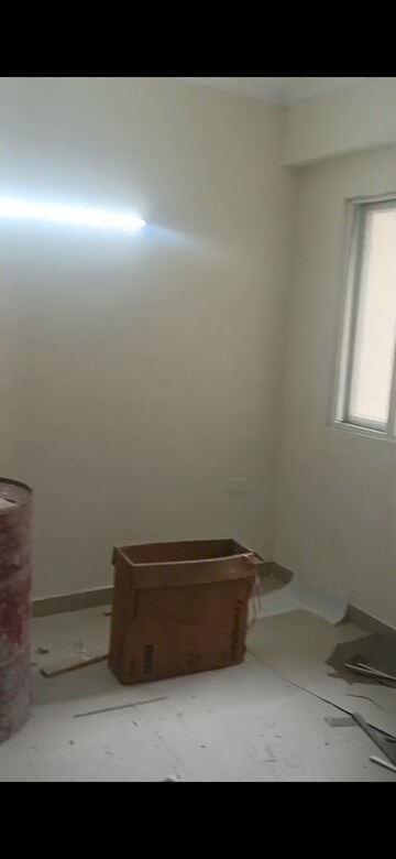 Furnished Amenities in 3 BHK Apartment at Amrapali Crystal Homes, Sector 76 – for Rent