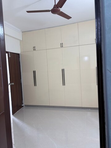 Room in 3 BHK Apartment at Ten Madhapur, Madhapur – for Rent