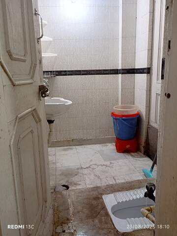 Attached Bathroom in 1 RK Builder Floor at Savitri Nagar – for Rent