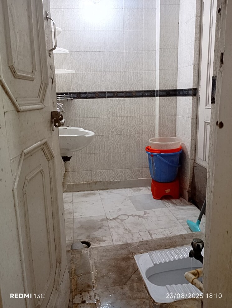 Attached Bathroom, savitri nagar 1 RK 150 Sq.Ft. Builder Floor In Savitri Nagar Delhi 9103486