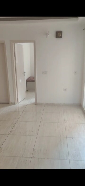 Bathroom in 2.5 BHK Apartment at Ajnara Ambrosia, Sector 118 – for Rent