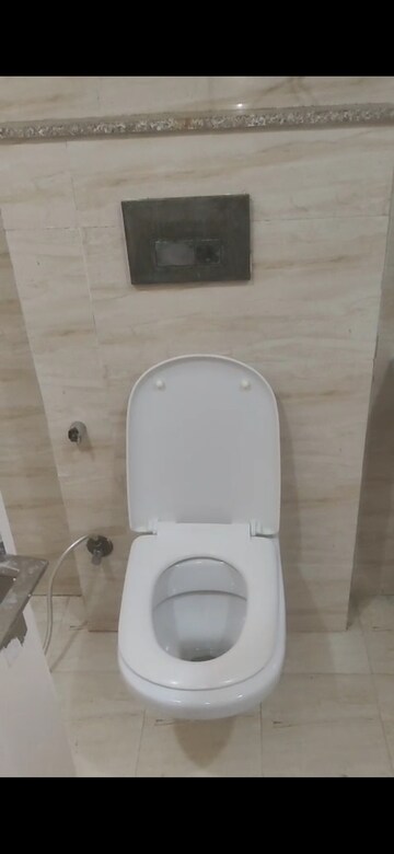 Bathroom in 2.5 BHK Apartment at Ajnara Ambrosia, Sector 118 – for Rent