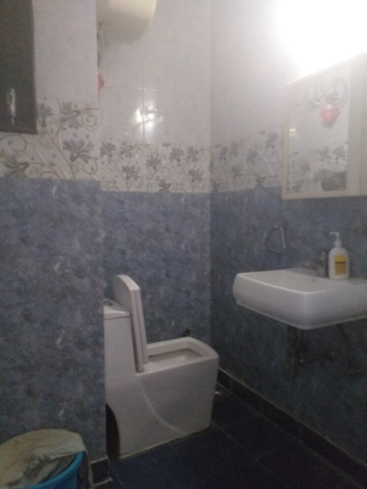 Bathroom, old rajinder nagar 3 Bedroom 1130 Sq.Ft. Builder Floor In Old Rajinder Nagar Delhi 9103537