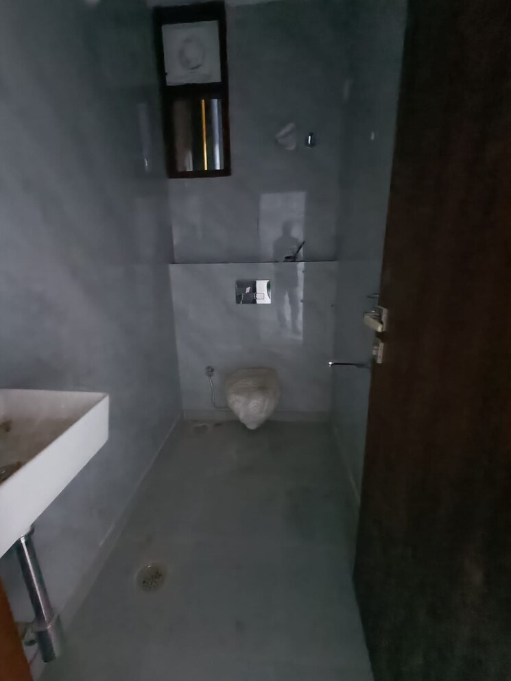 Bathroom, malviya nagar 2 Bedroom 100 Sq.Yd. Builder Floor In Malviya Nagar Delhi 9103613