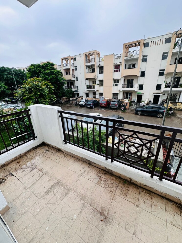 Balcony, bptp-park-elite-floors 4 Bedroom 250 Sq.Yd. Builder Floor In Sector 85 Faridabad 9103644