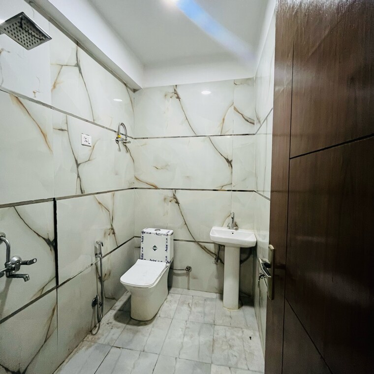 Attached Bathroom, chattarpur 3 Bedroom 1200 Sq.Ft. Builder Floor In Chattarpur Delhi 9103590