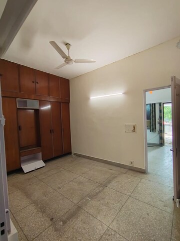 Room in 4 BHK Apartment at Boutique Residential Apartments C-220, Malviya Nagar – for Rent