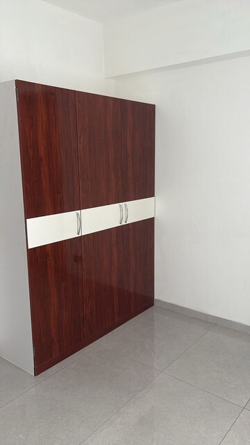 Furnished Amenities in 3 BHK Apartment at Shela – for Rent