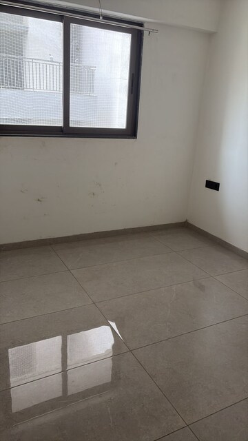 Room in 3 BHK Apartment at Shela – for Rent