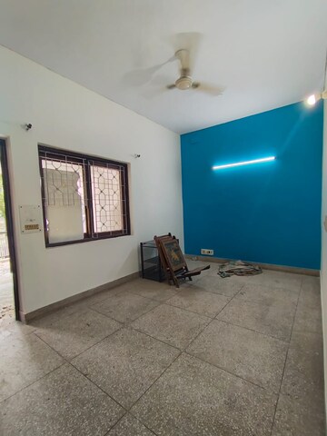 Room in 4 BHK Apartment at Boutique Residential Apartments C-220, Malviya Nagar – for Rent