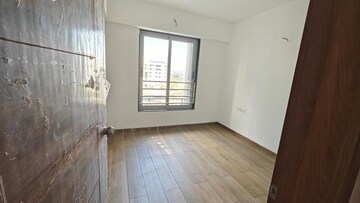 Room in 3 BHK Apartment at Ellisbridge – for Rent