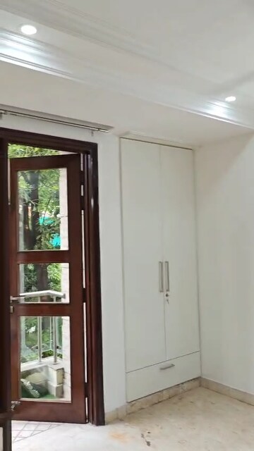 Room in 3 BHK Builder Floor at Malviya Nagar – for Rent