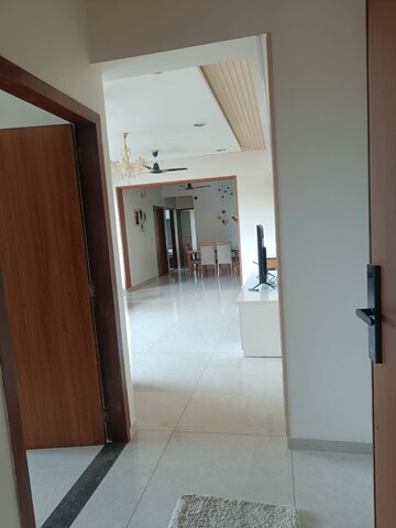 Room in 4 BHK Apartment at Shela – for Rent