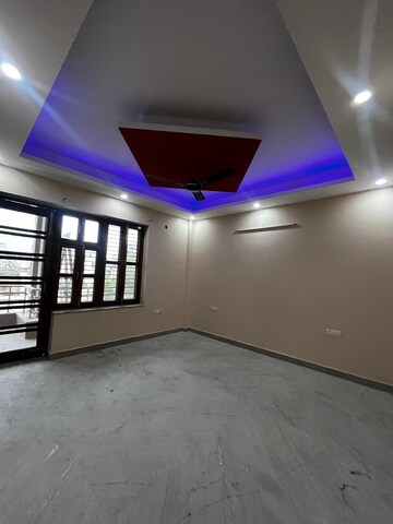 Room in 3 BHK Builder Floor at Sector 46 – for Rent