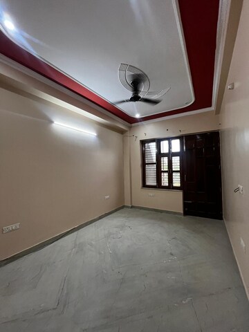 Room in 3 BHK Builder Floor at Sector 46 – for Rent