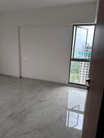 Room in 2 BHK Apartment at Majestique Towers, Kharadi – for Rent