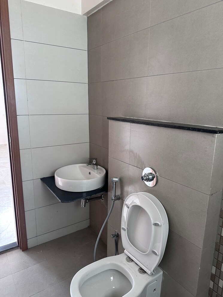 Bathroom, majestique-towers 2 Bedroom 1050 Sq.Ft. Apartment In Kharadi Pune 9103696