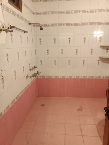 Bathroom in 3 BHK Builder Floor at Sector 21c – for Rent