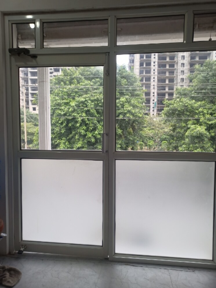 Room, sikka-kaamna-greens Commercial Shop 150 Sq.Ft. In Sector 143a Noida Noida 9103787