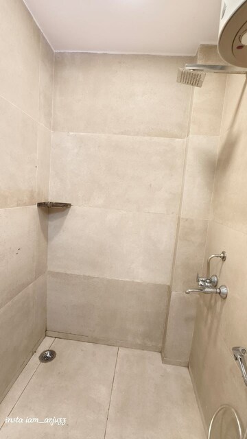 Attached Bathroom in 1.5 BHK Independent House at Lajpat Nagar – for Rent