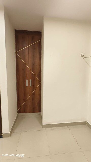 Furnished Amenities in 1.5 BHK Independent House at Lajpat Nagar – for Rent