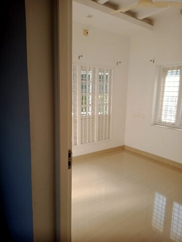 Room in 4 BHK Independent House at Ayyanthole – for Sale