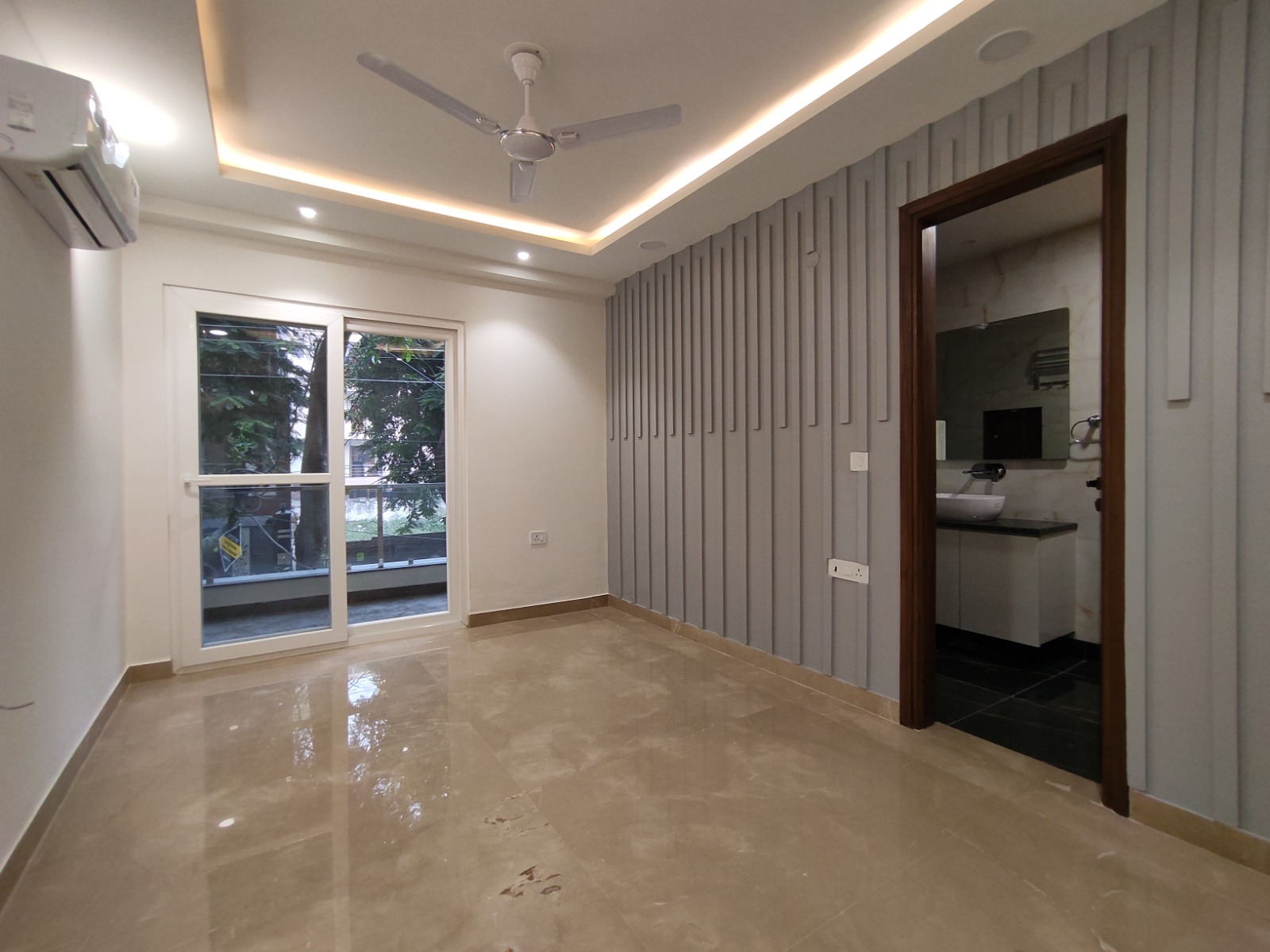 3.5 BHK + Servant Room Builder Floor For Rent in DLF City Phase IV