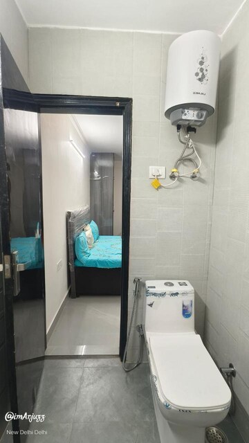 Attached Bathroom in 1 RK Independent House at Vinoba Puri – for Rent