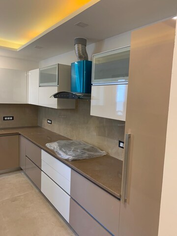 Kitchen in 4 BHK Builder Floor at Ansal Sushant Shopping Arcade, Sector 27 – for Rent