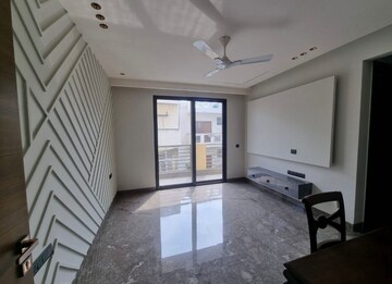 Kitchen in 4 BHK Builder Floor at Ansal Sushant Shopping Arcade, Sector 27 – for Rent