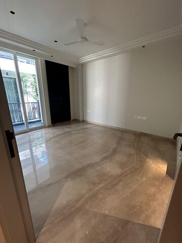 Room in 4 BHK Builder Floor at Ansal Sushant Shopping Arcade, Sector 27 – for Rent