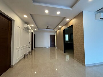 Room in 4 BHK Builder Floor at Ansal Sushant Shopping Arcade, Sector 27 – for Rent