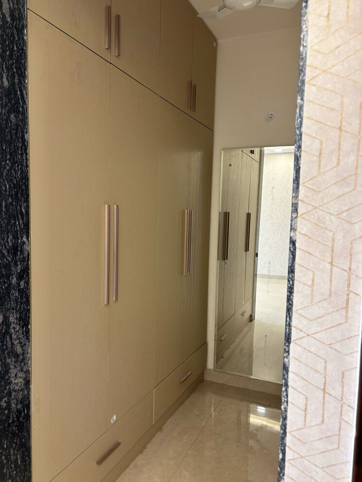 Bathroom, ansal-sushant-shopping-arcade 4 Bedroom 4500 Sq.Ft. Builder Floor In Sector 27 Gurgaon 9103869