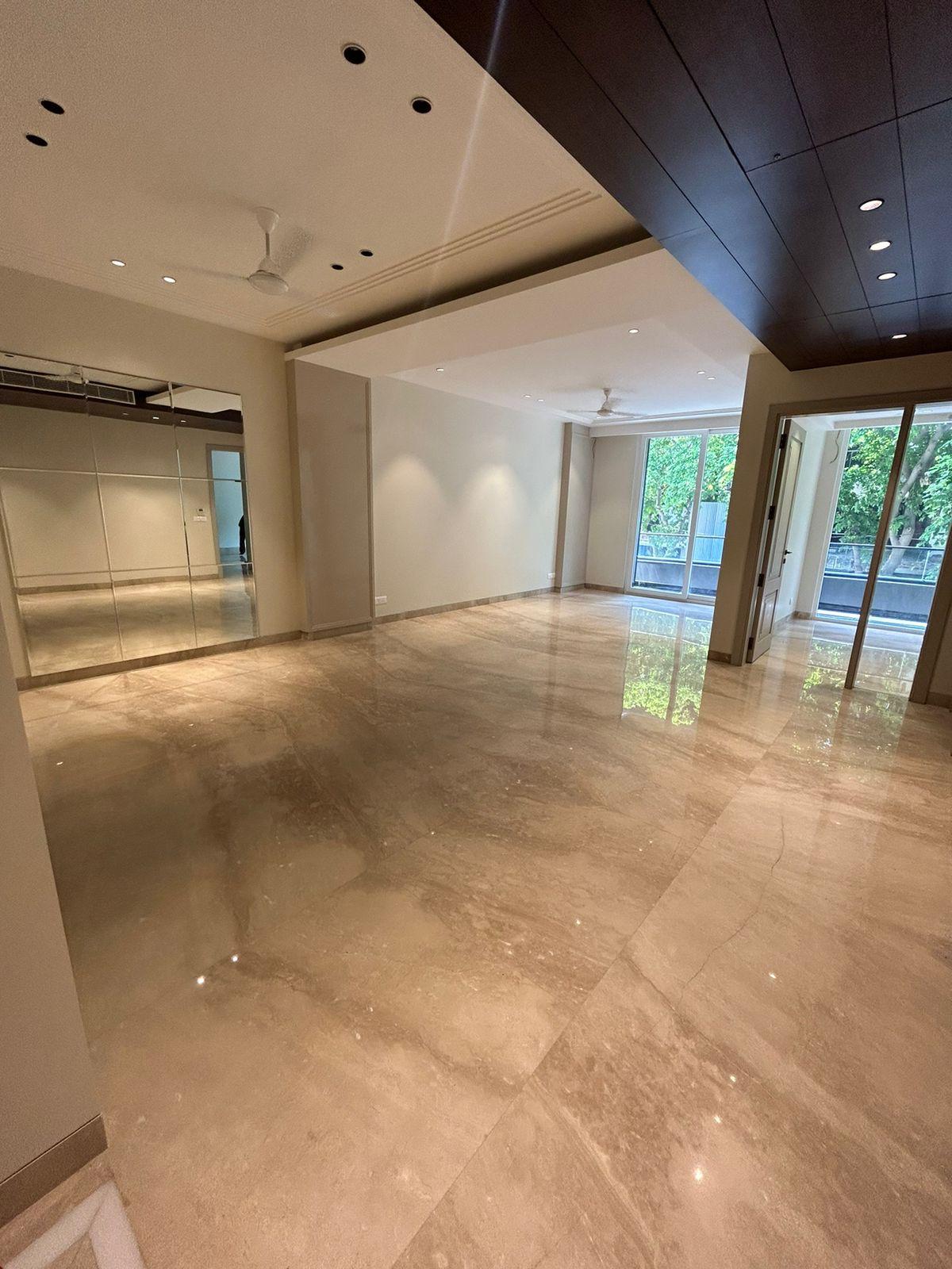 4 BHK + Servant Room 4500 Sq.Ft. Builder Floor in Ansal Sushant Shopping Arcade