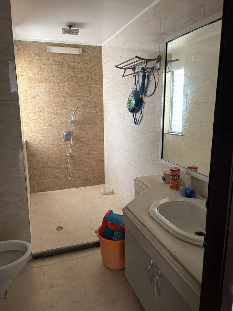Bathroom, puri-pranayam 3.5 Bedroom 2257 Sq.Ft. Apartment In Sector 82 Faridabad 9103858