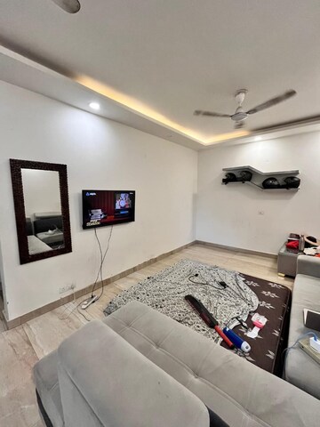Living Room in 2 BHK Builder Floor at DLF City Gurgaon, Sector 27 – for Rent