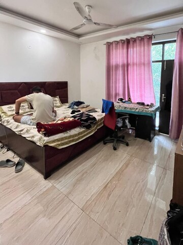 Bedroom in 2 BHK Builder Floor at DLF City Gurgaon, Sector 27 – for Rent