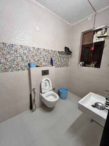 Attached Bathroom in 2 BHK Builder Floor at DLF City Gurgaon, Sector 27 – for Rent