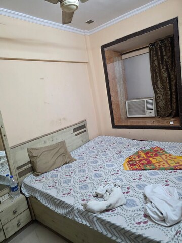 Bedroom in 1.5 BHK Apartment at Eff Jumbo Darshan CHS, Andheri East – for Rent