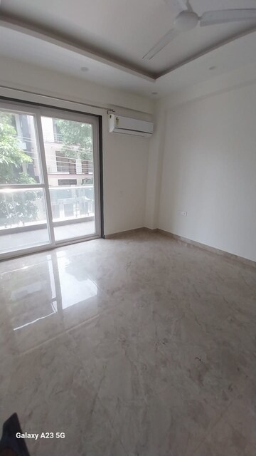 Room in 3 BHK Builder Floor at Gupta Awas, Sector 43 – for Rent