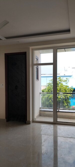 Room in 3 BHK Builder Floor at RWA Tomar Colony, Mukundpur – for Sale