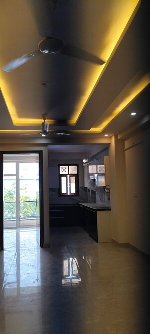 Room in 3 BHK Builder Floor at RWA Tomar Colony, Mukundpur – for Sale