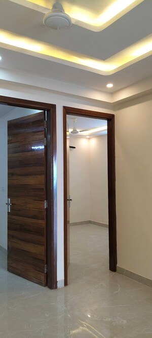 Room in 3 BHK Builder Floor at RWA Tomar Colony, Mukundpur – for Sale