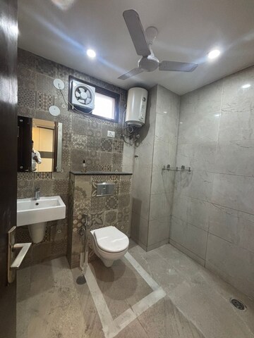 Bathroom in 4 BHK Builder Floor at DLF Qerwa, Sector 28 – for Rent