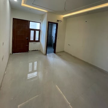 Room in 5 BHK Independent House at Sector 21c – for Rent