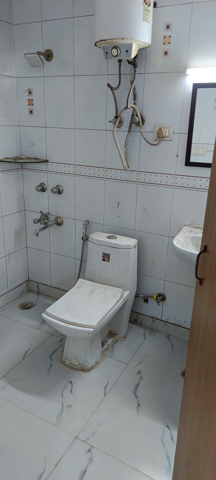 Attached Bathroom, saket 2 Bedroom 130 Sq.Yd. Builder Floor In Saket Delhi 9103977